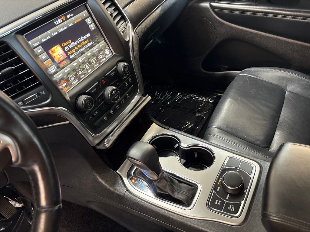 Thumbnail: 2018 Jeep Grand Cherokee - 15