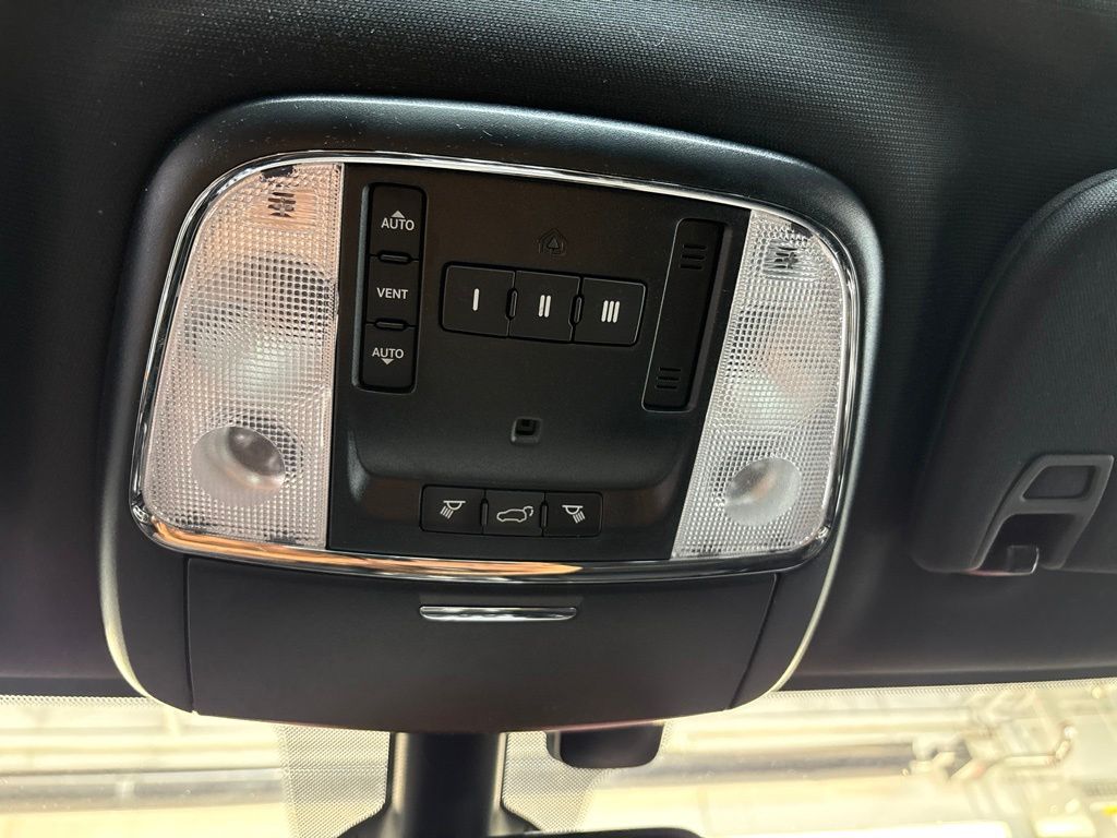 Thumbnail: 2018 Jeep Grand Cherokee - 33