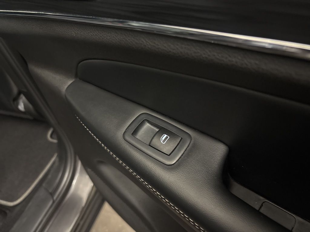 Thumbnail: 2021 Jeep Grand Cherokee - 40