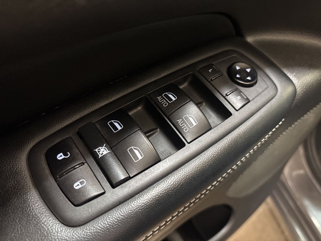 Thumbnail: 2021 Jeep Grand Cherokee - 21