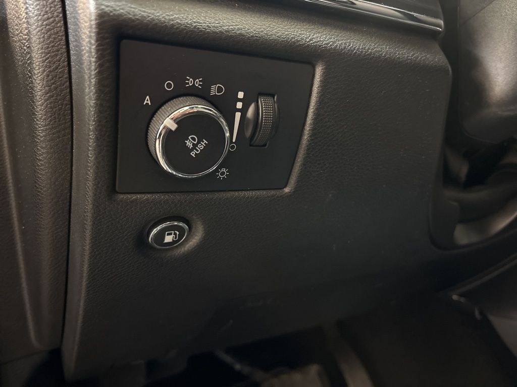 Thumbnail: 2021 Jeep Grand Cherokee - 24