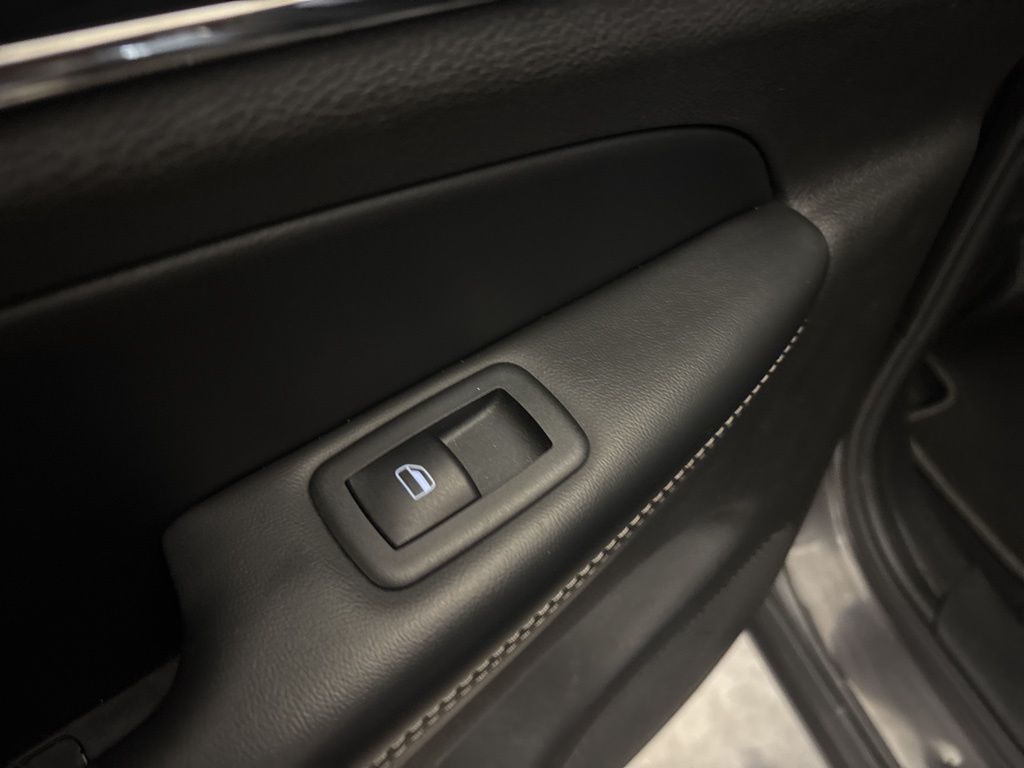 Thumbnail: 2021 Jeep Grand Cherokee - 35