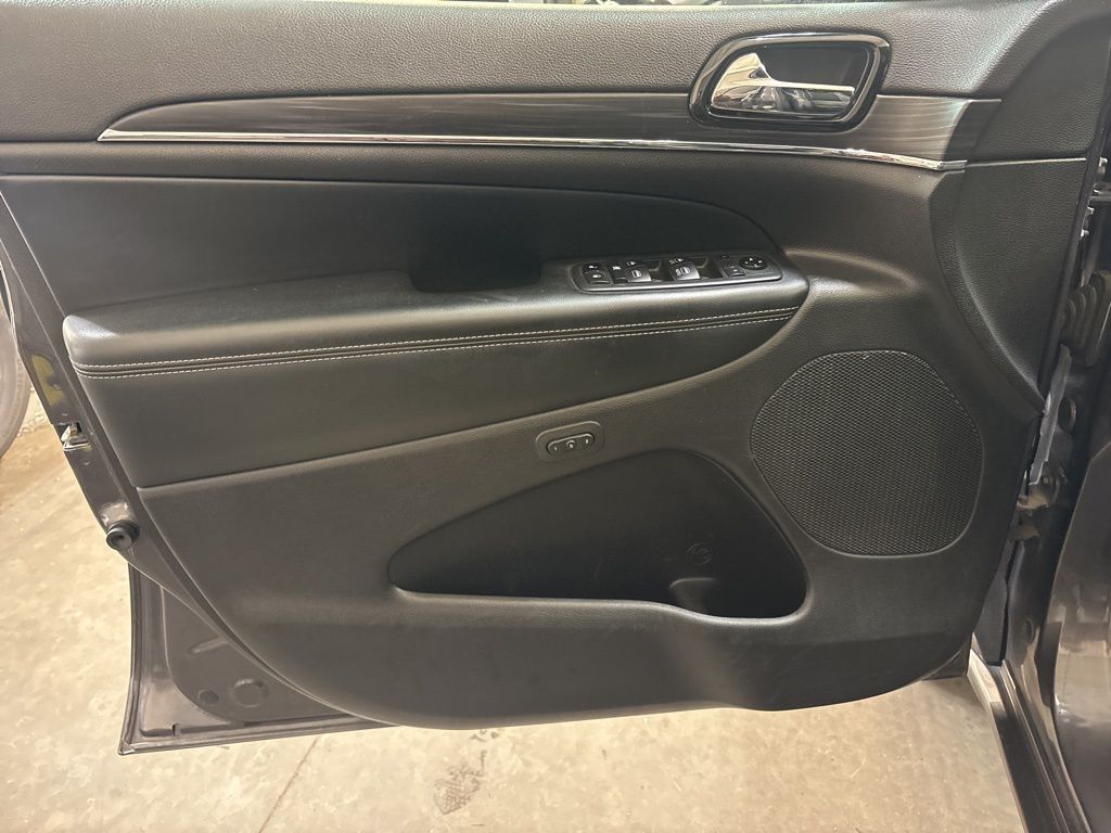 Thumbnail: 2021 Jeep Grand Cherokee - 20