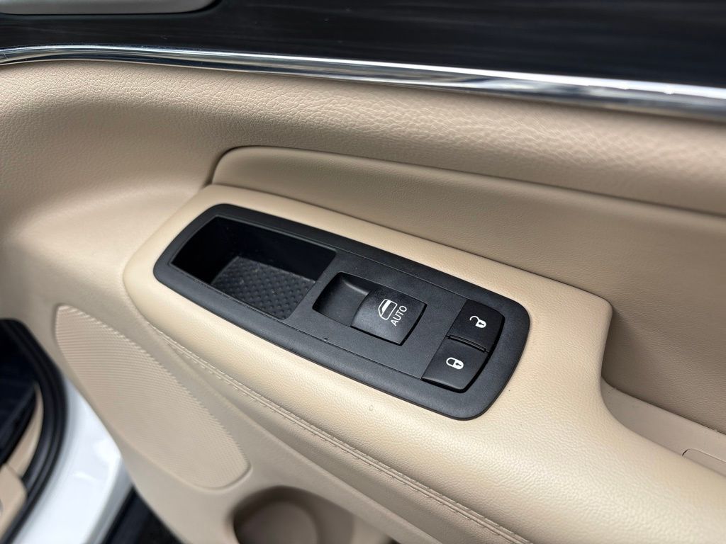 Thumbnail: 2020 Jeep Grand Cherokee - 42