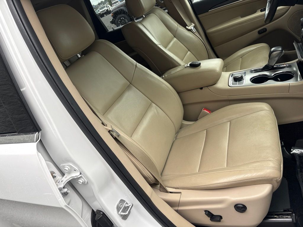 Thumbnail: 2020 Jeep Grand Cherokee - 43