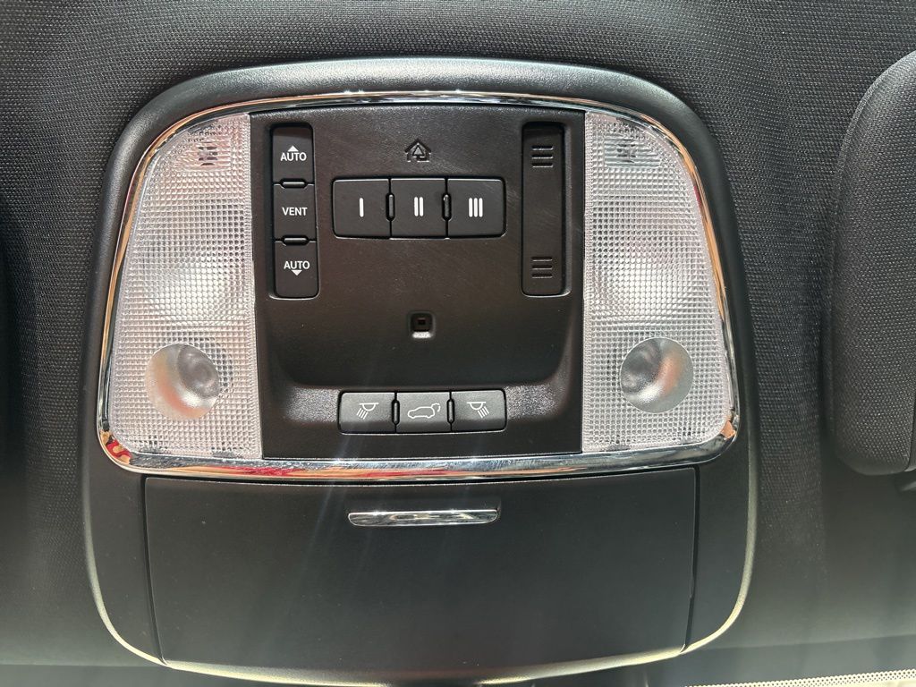 Thumbnail: 2021 Jeep Grand Cherokee - 20