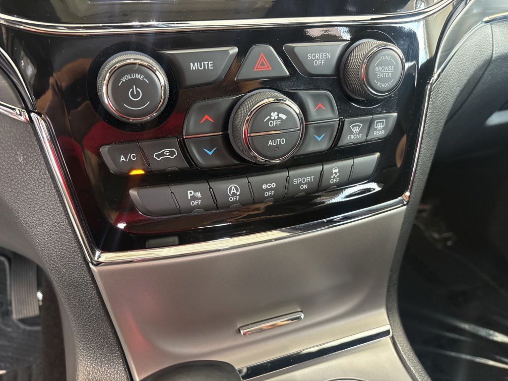 Thumbnail: 2021 Jeep Grand Cherokee - 16