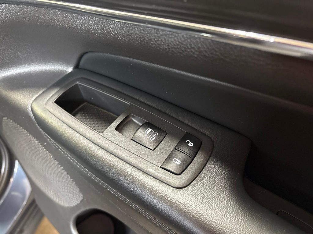Thumbnail: 2021 Jeep Grand Cherokee - 43
