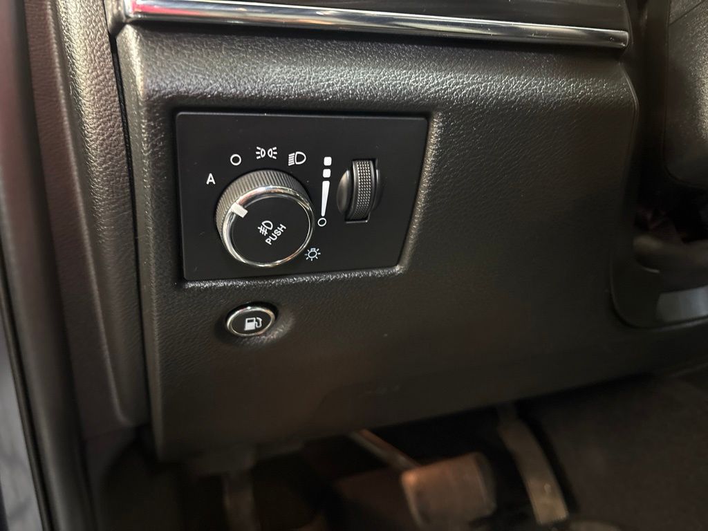 Thumbnail: 2021 Jeep Grand Cherokee - 24