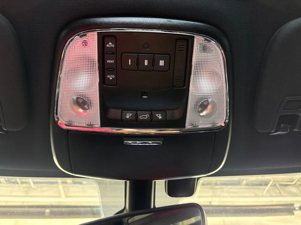 Thumbnail: 2021 Jeep Grand Cherokee - 31