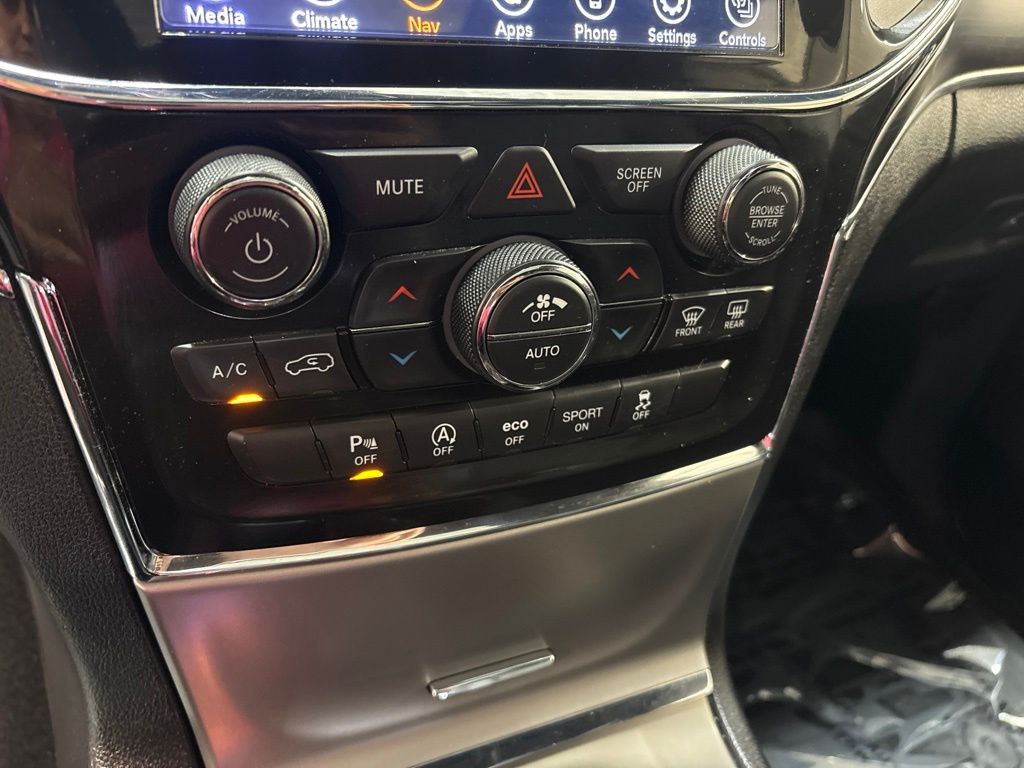 Thumbnail: 2021 Jeep Grand Cherokee - 28
