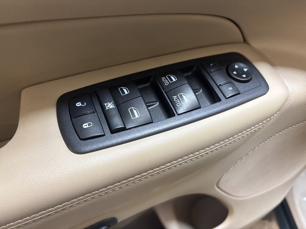 Thumbnail: 2021 Jeep Grand Cherokee - 24