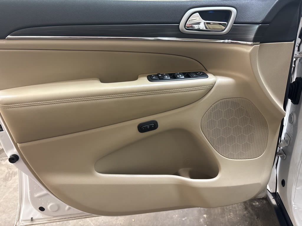 Thumbnail: 2021 Jeep Grand Cherokee - 23