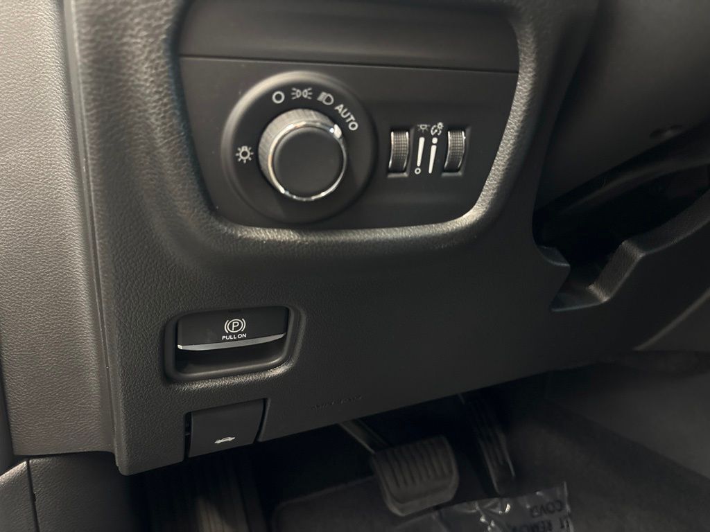 Thumbnail: 2026 Jeep Grand Cherokee - 21