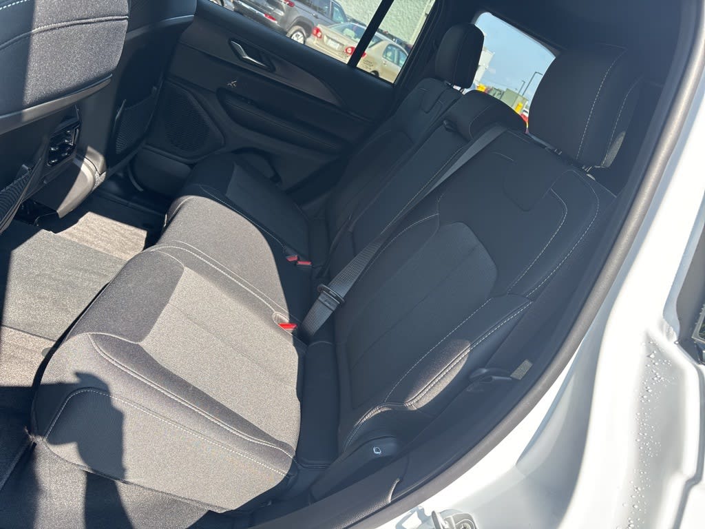 Thumbnail: 2025 Jeep Grand Cherokee - 16