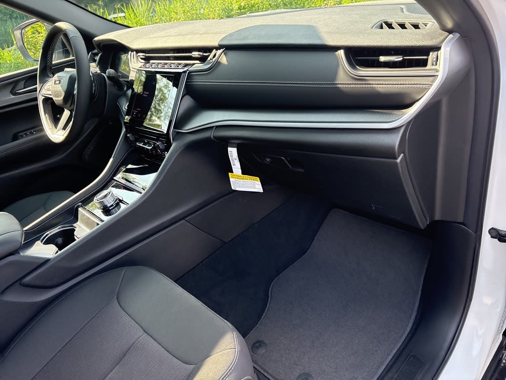 Thumbnail: 2025 Jeep Grand Cherokee - 6