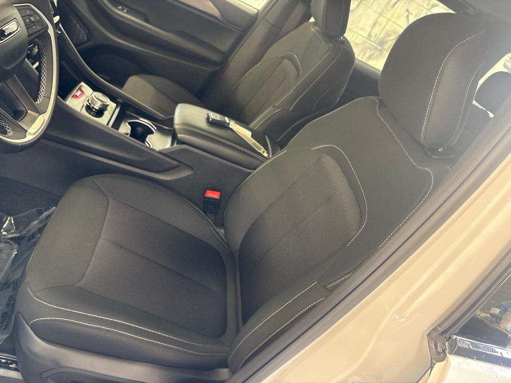 Thumbnail: 2025 Jeep Grand Cherokee - 8