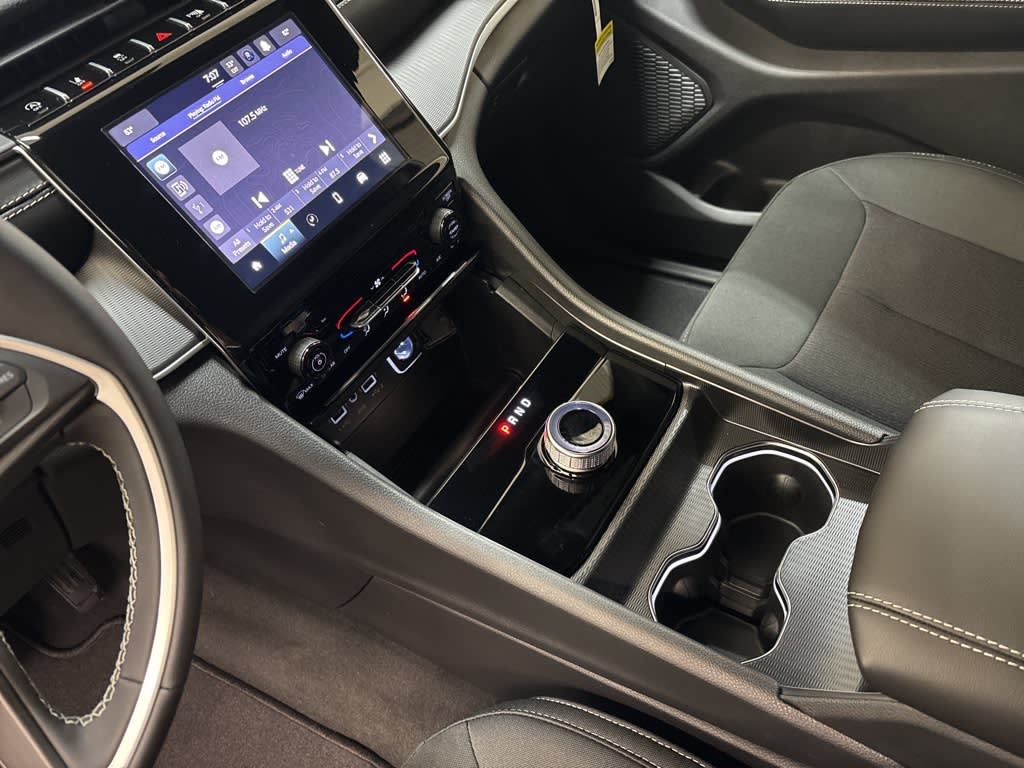 Thumbnail: 2026 Jeep Grand Cherokee - 15