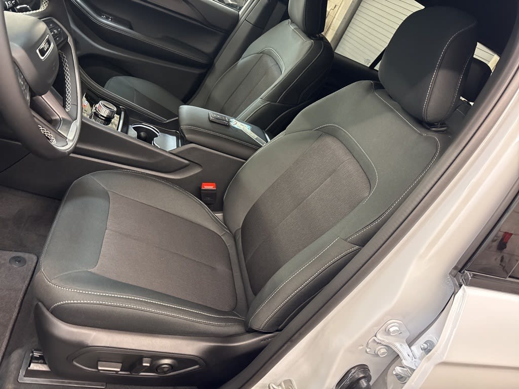 Thumbnail: 2026 Jeep Grand Cherokee - 9