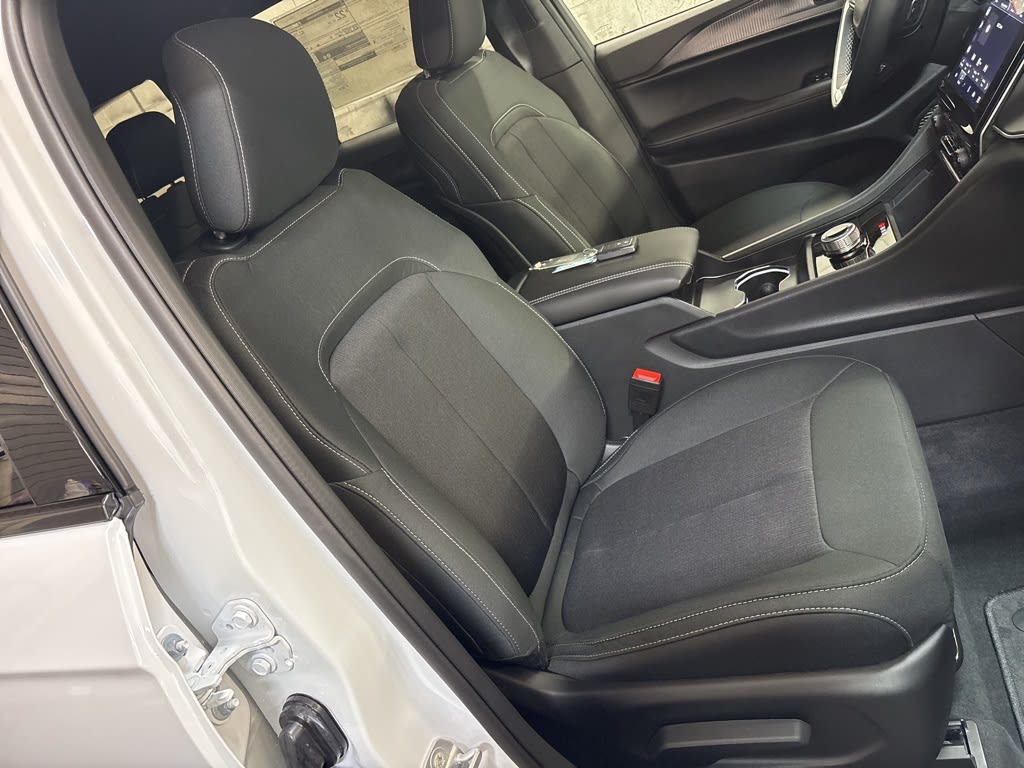 Thumbnail: 2026 Jeep Grand Cherokee - 38