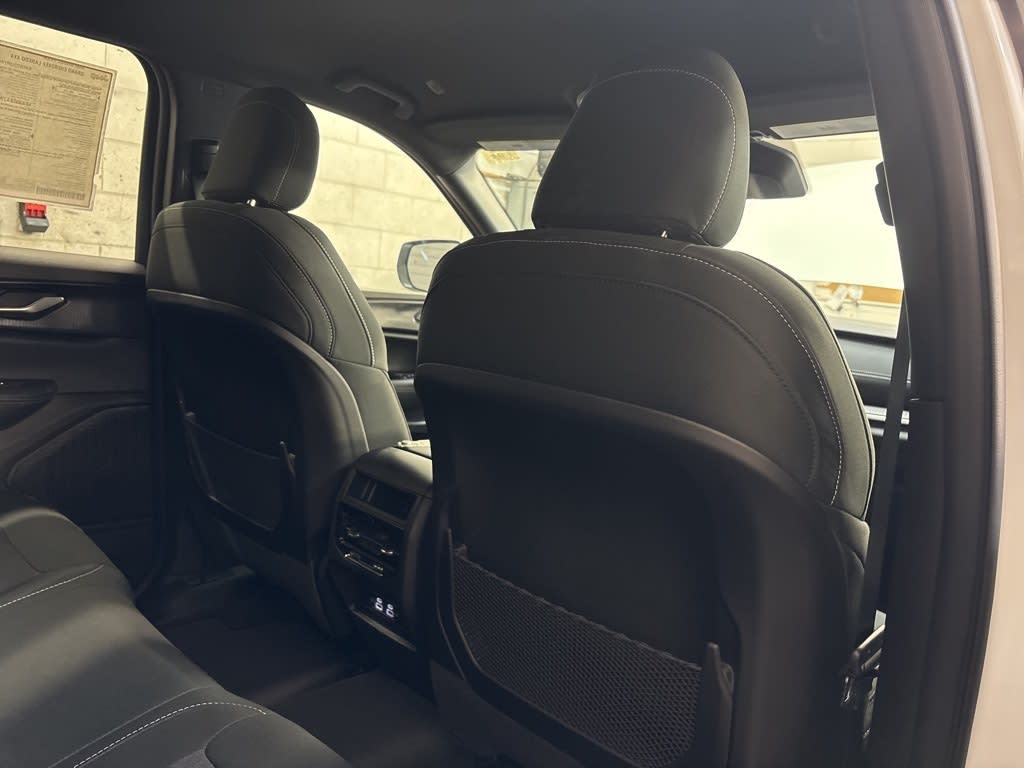 Thumbnail: 2026 Jeep Grand Cherokee - 35