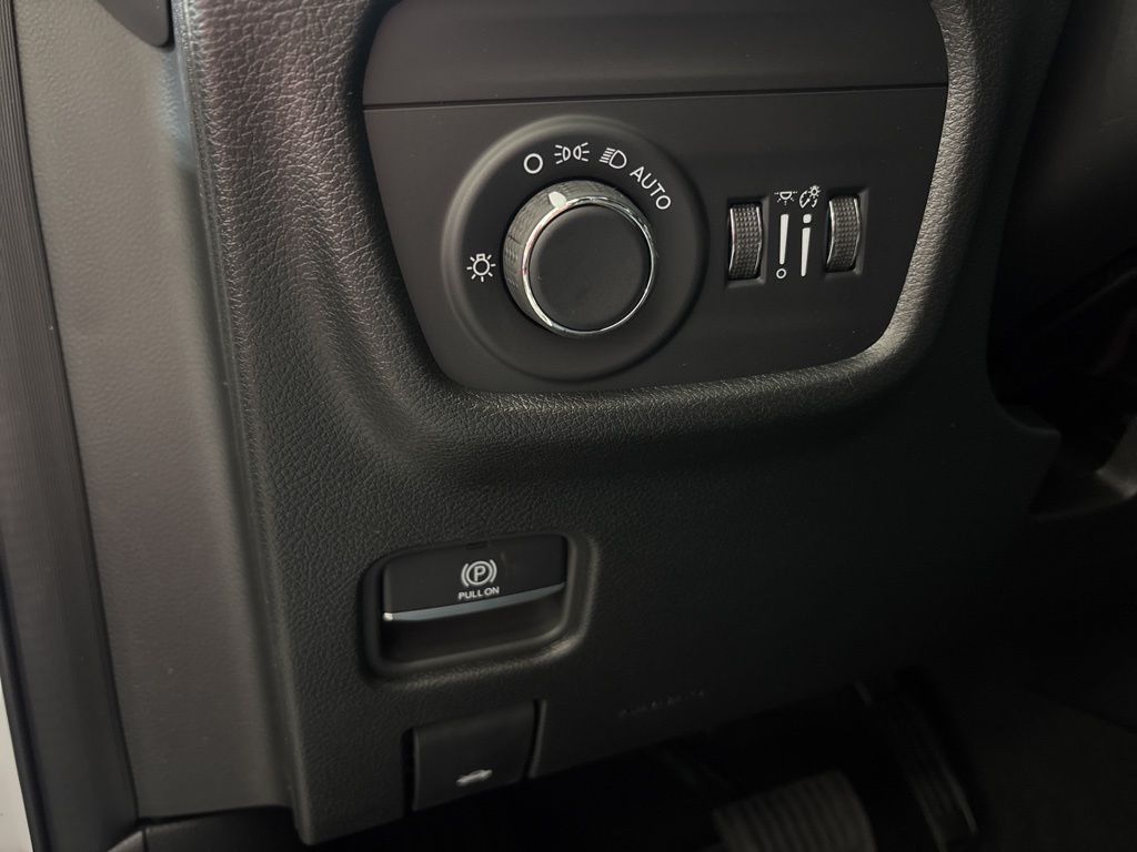 Thumbnail: 2026 Jeep Grand Cherokee - 22