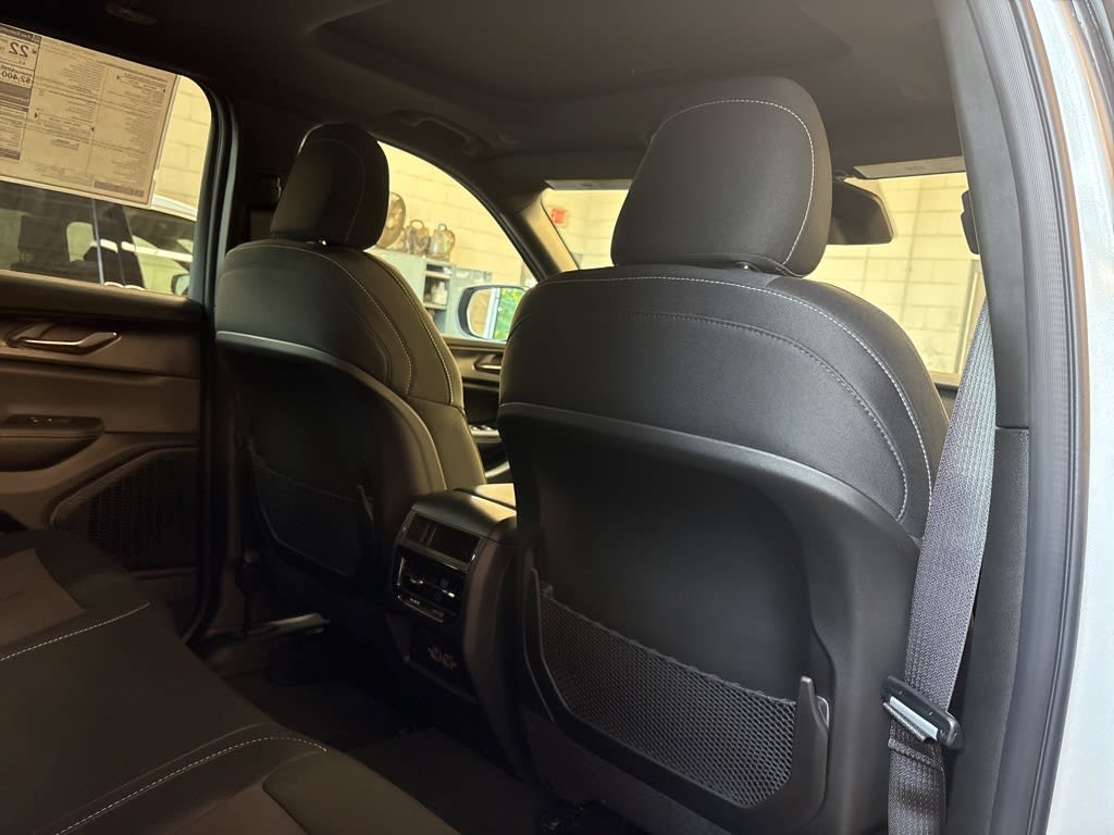 Thumbnail: 2025 Jeep Grand Cherokee - 34