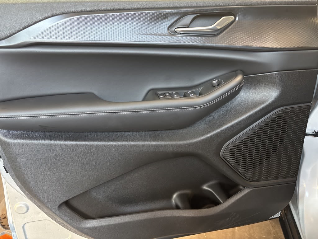 Thumbnail: 2025 Jeep Grand Cherokee - 19