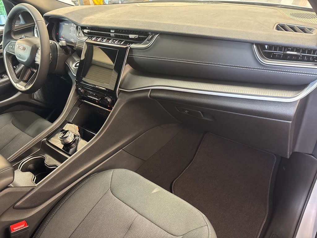 Thumbnail: 2025 Jeep Grand Cherokee - 12