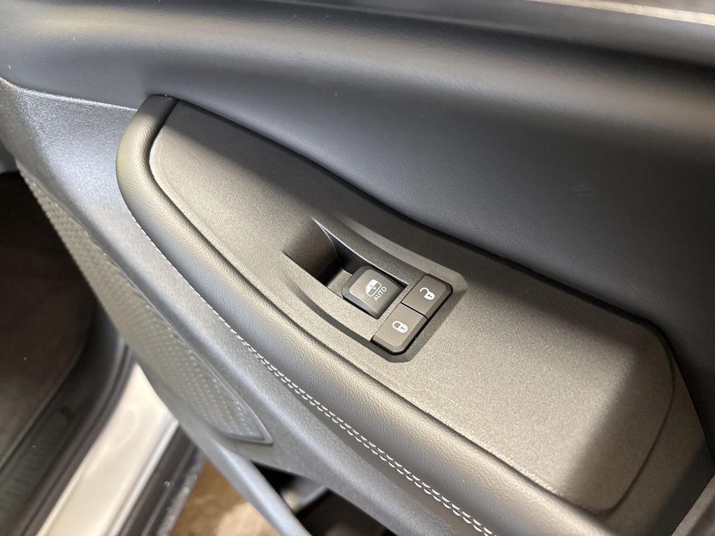 Thumbnail: 2026 Jeep Grand Cherokee - 6