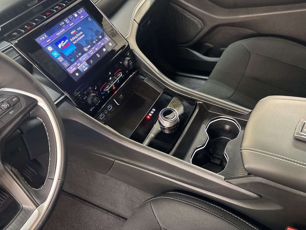 Thumbnail: 2026 Jeep Grand Cherokee - 15