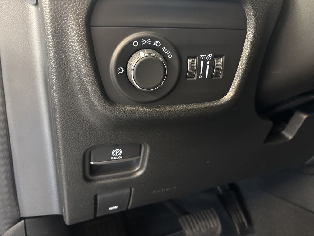 Thumbnail: 2026 Jeep Grand Cherokee - 23