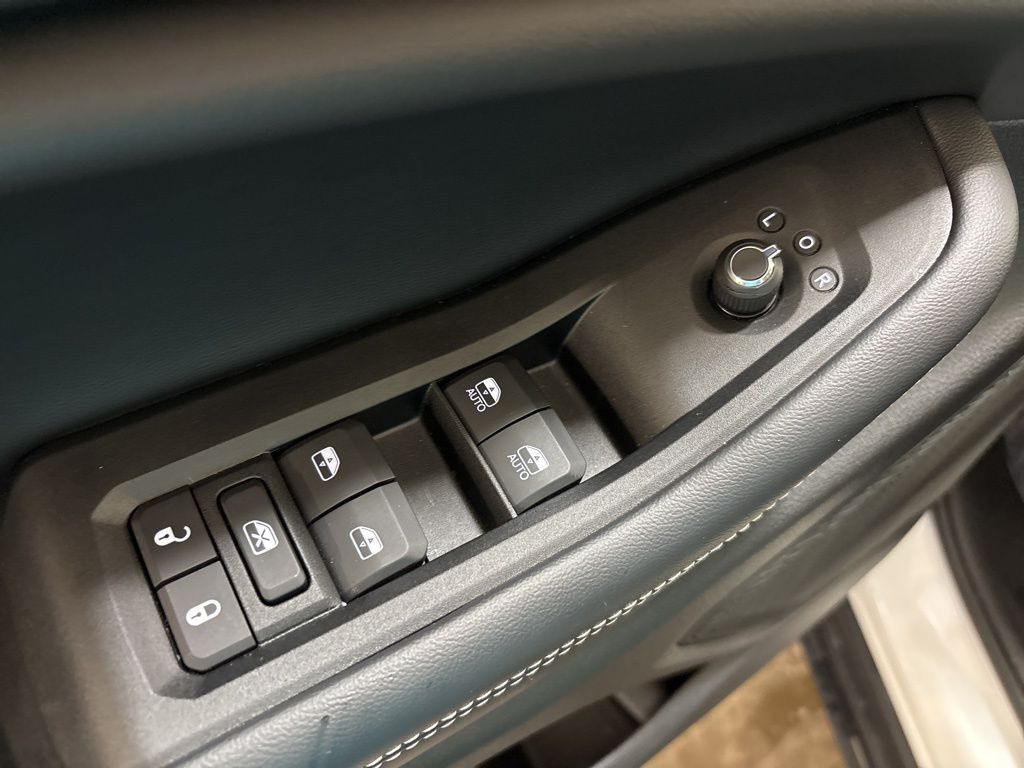 Thumbnail: 2025 Jeep Grand Cherokee - 21