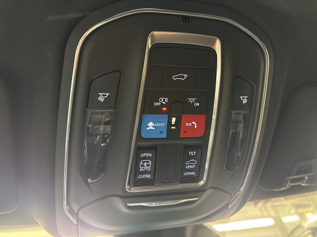 Thumbnail: 2025 Jeep Grand Cherokee - 31