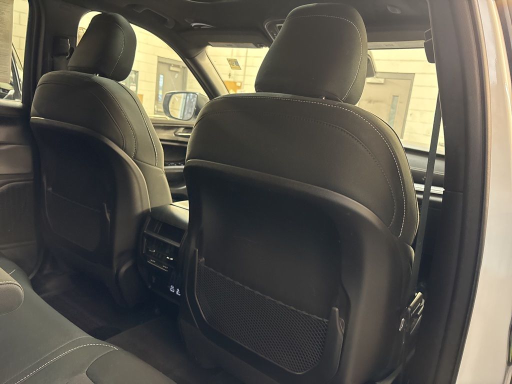 Thumbnail: 2025 Jeep Grand Cherokee - 39