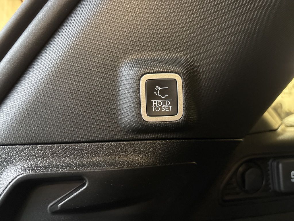 Thumbnail: 2025 Jeep Grand Cherokee - 35