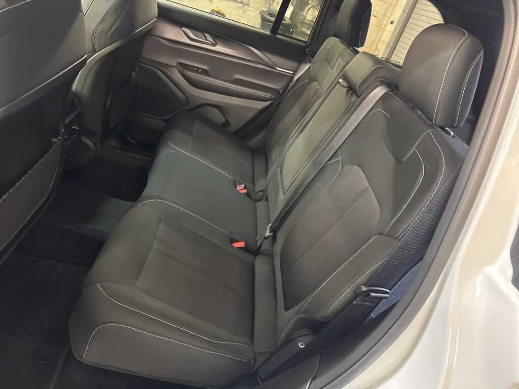 Thumbnail: 2025 Jeep Grand Cherokee - 34