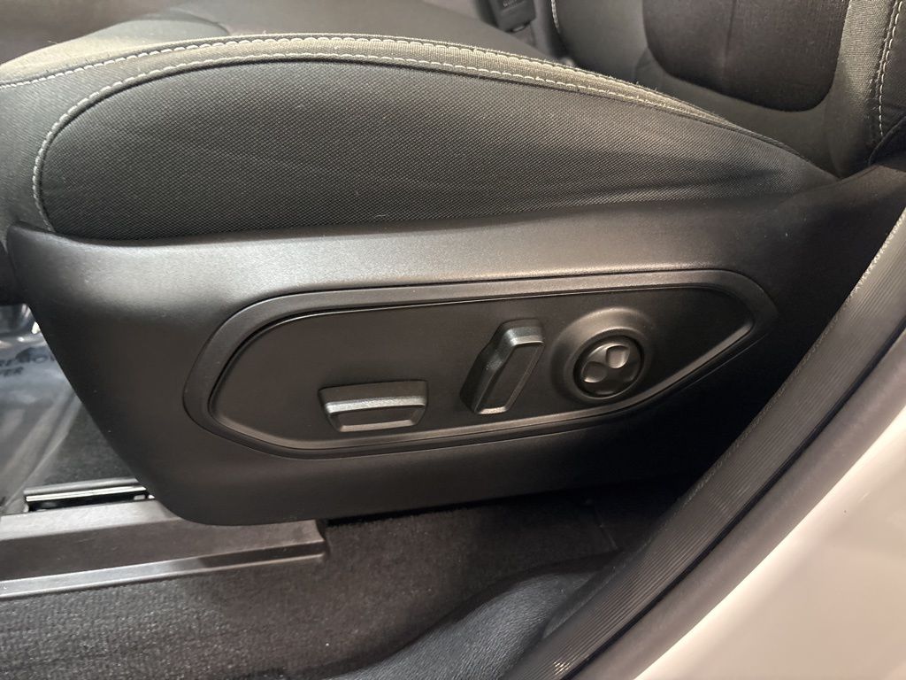 Thumbnail: 2025 Jeep Grand Cherokee - 24