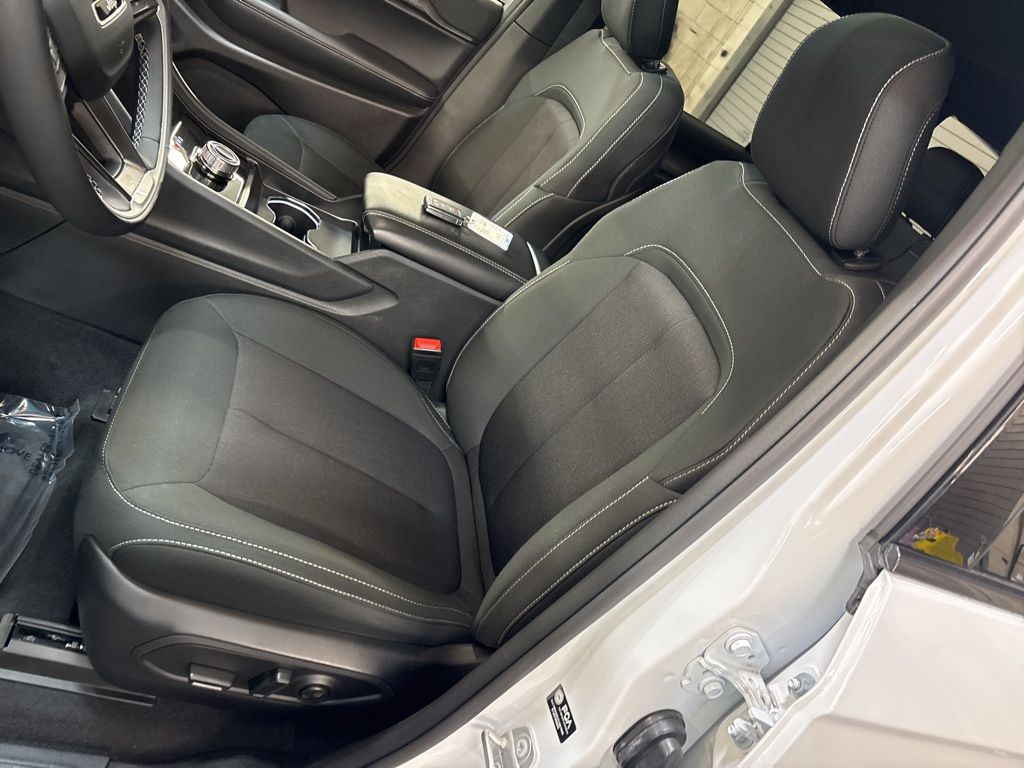 Thumbnail: 2025 Jeep Grand Cherokee - 9