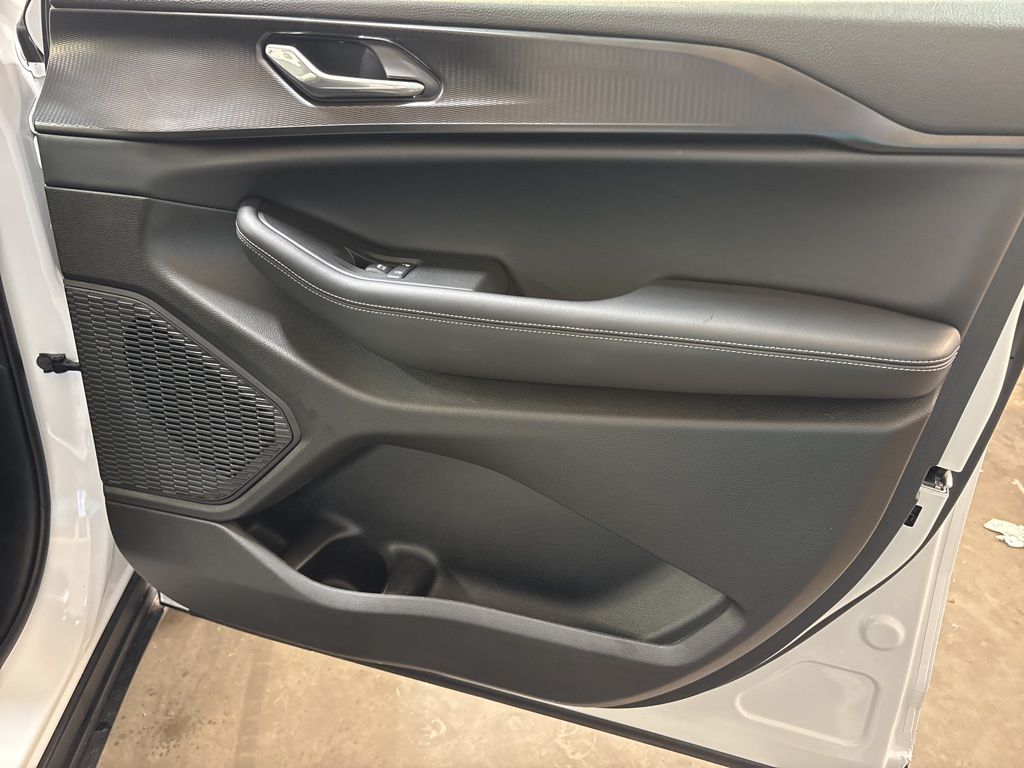 Thumbnail: 2025 Jeep Grand Cherokee - 41