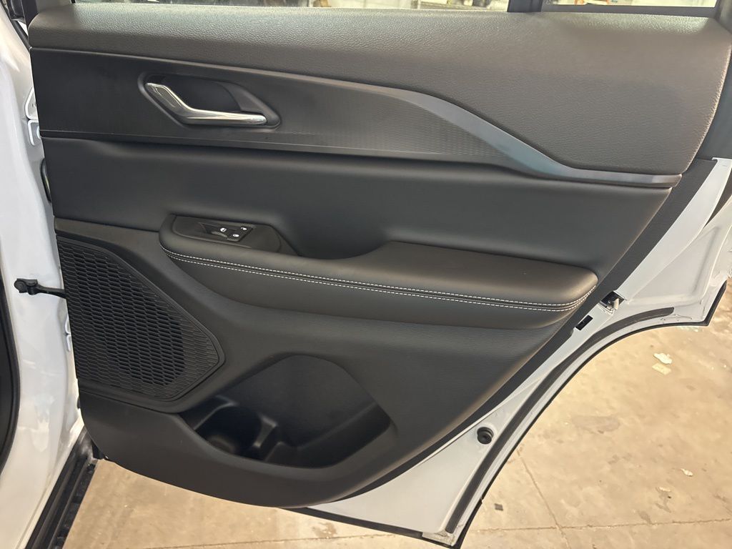 Thumbnail: 2025 Jeep Grand Cherokee - 37