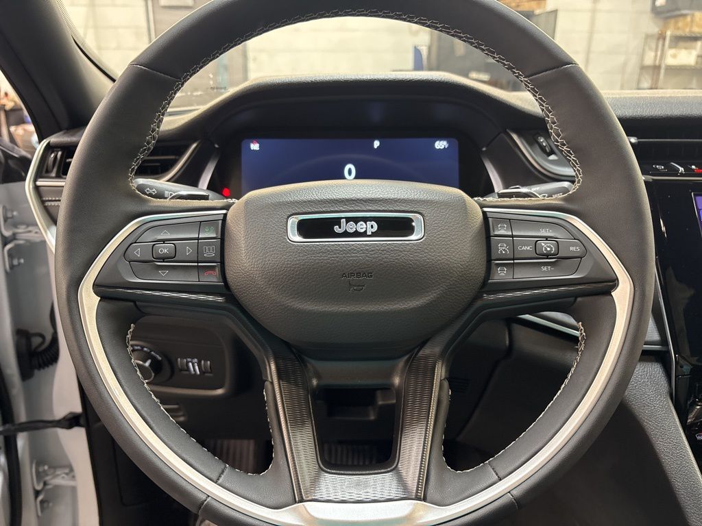 Thumbnail: 2025 Jeep Grand Cherokee - 8