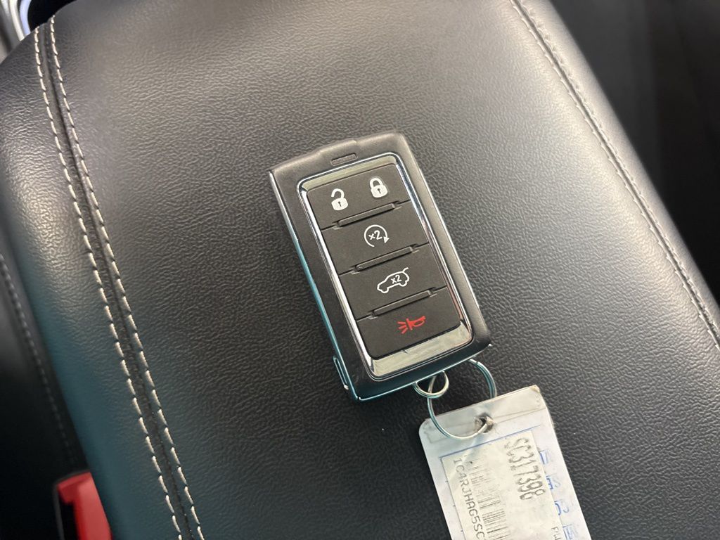 Thumbnail: 2025 Jeep Grand Cherokee - 17