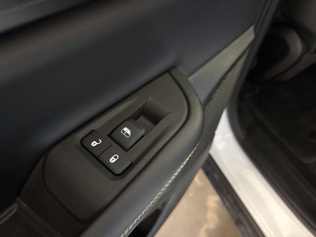 Thumbnail: 2025 Jeep Grand Cherokee - 33