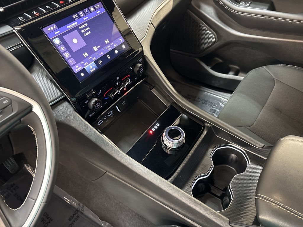 Thumbnail: 2025 Jeep Grand Cherokee - 14