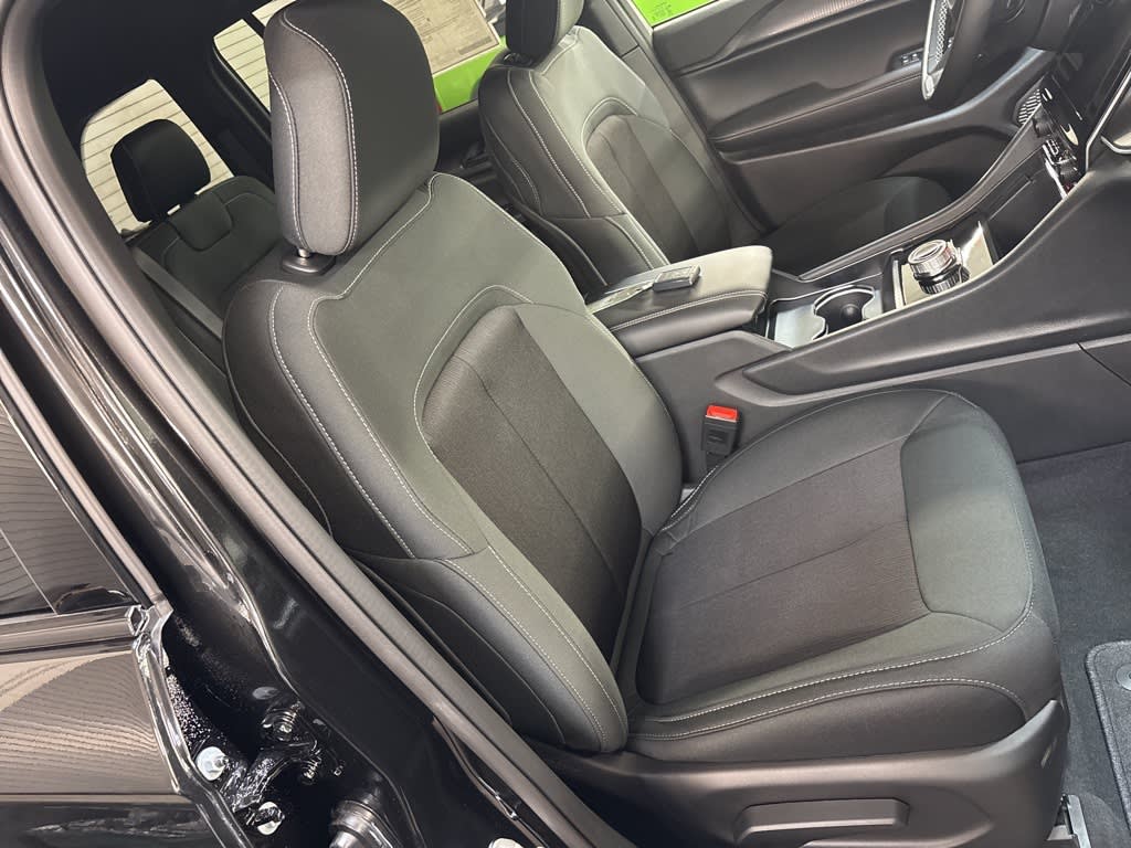 Thumbnail: 2026 Jeep Grand Cherokee - 9