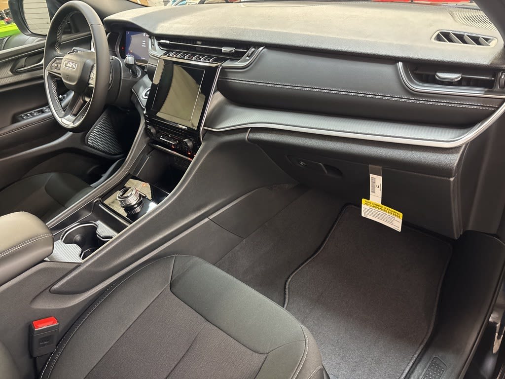 Thumbnail: 2026 Jeep Grand Cherokee - 12