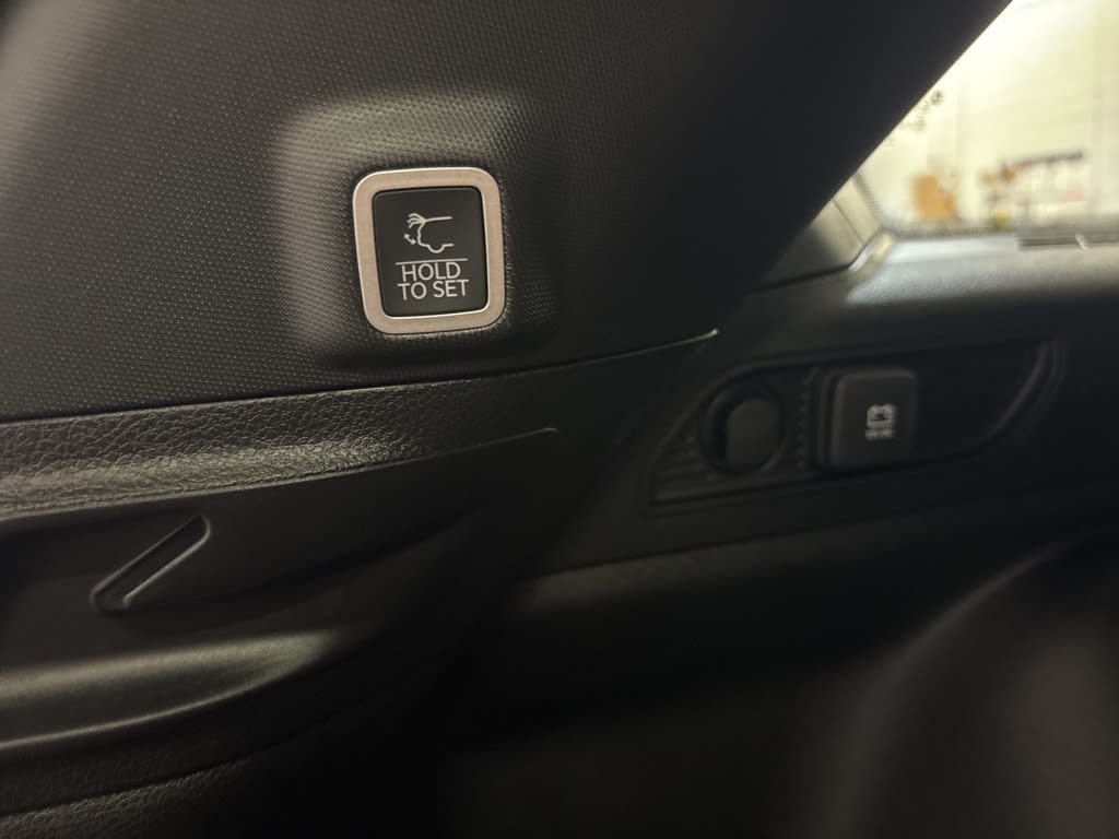 Thumbnail: 2025 Jeep Grand Cherokee - 32