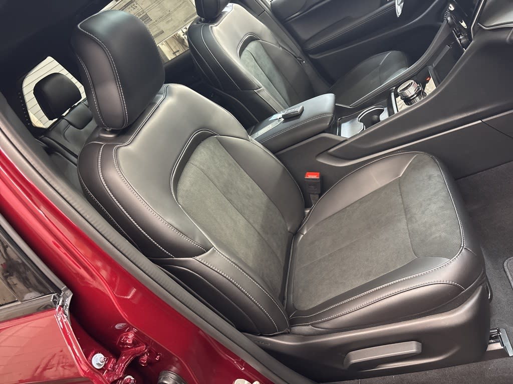 Thumbnail: 2025 Jeep Grand Cherokee - 9