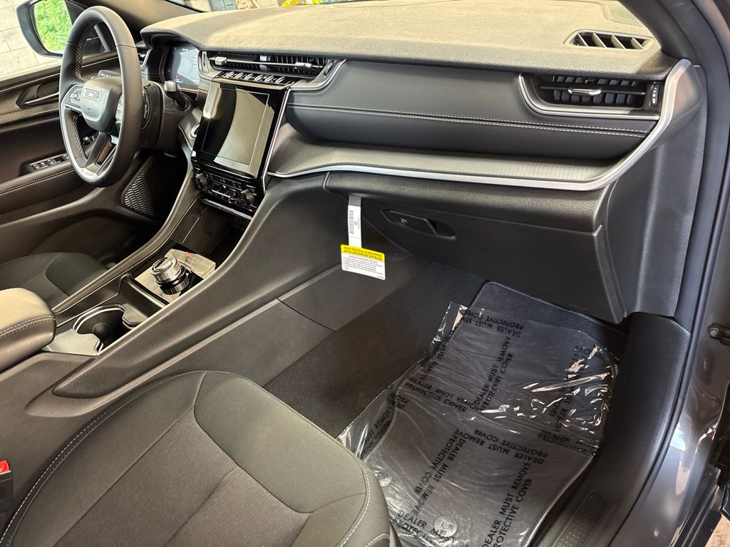 Thumbnail: 2026 Jeep Grand Cherokee - 13